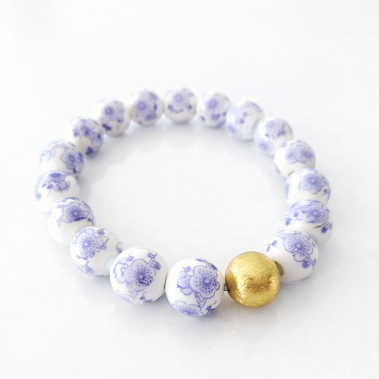 The Camille Chinoiserie Painted Bead Stretchy Bracelet with Brushed Gold Ball - Lilac Floral