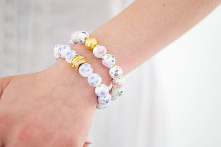 The Camille Chinoiserie Painted Bead Stretchy Bracelet with Brushed Gold Ball - Lilac Floral
