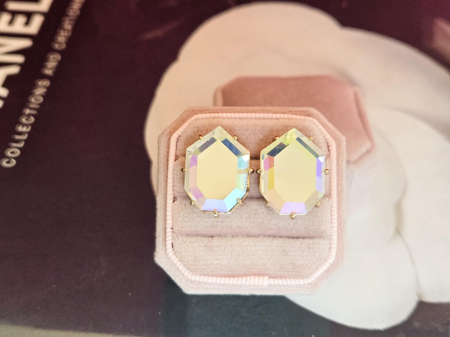 The Isabelle Dichroic Statement Studs