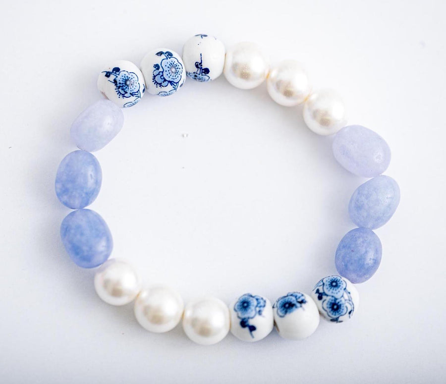 The Feels Like Home Grand Millennial Chinoiserie Pearl Stretchy Bracelet