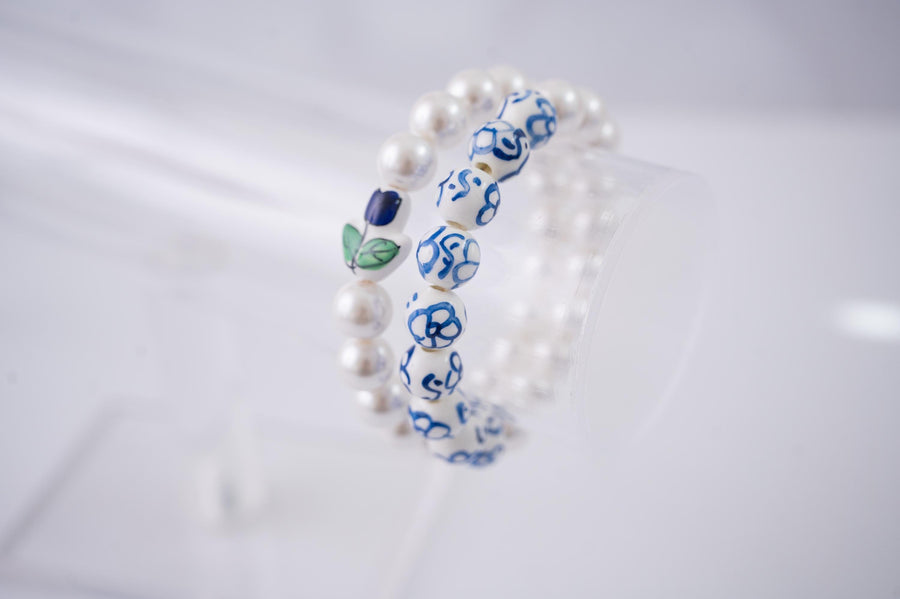 The Tulip Tea Time Stretchy Pearl Bracelet - Navy Blue Flower