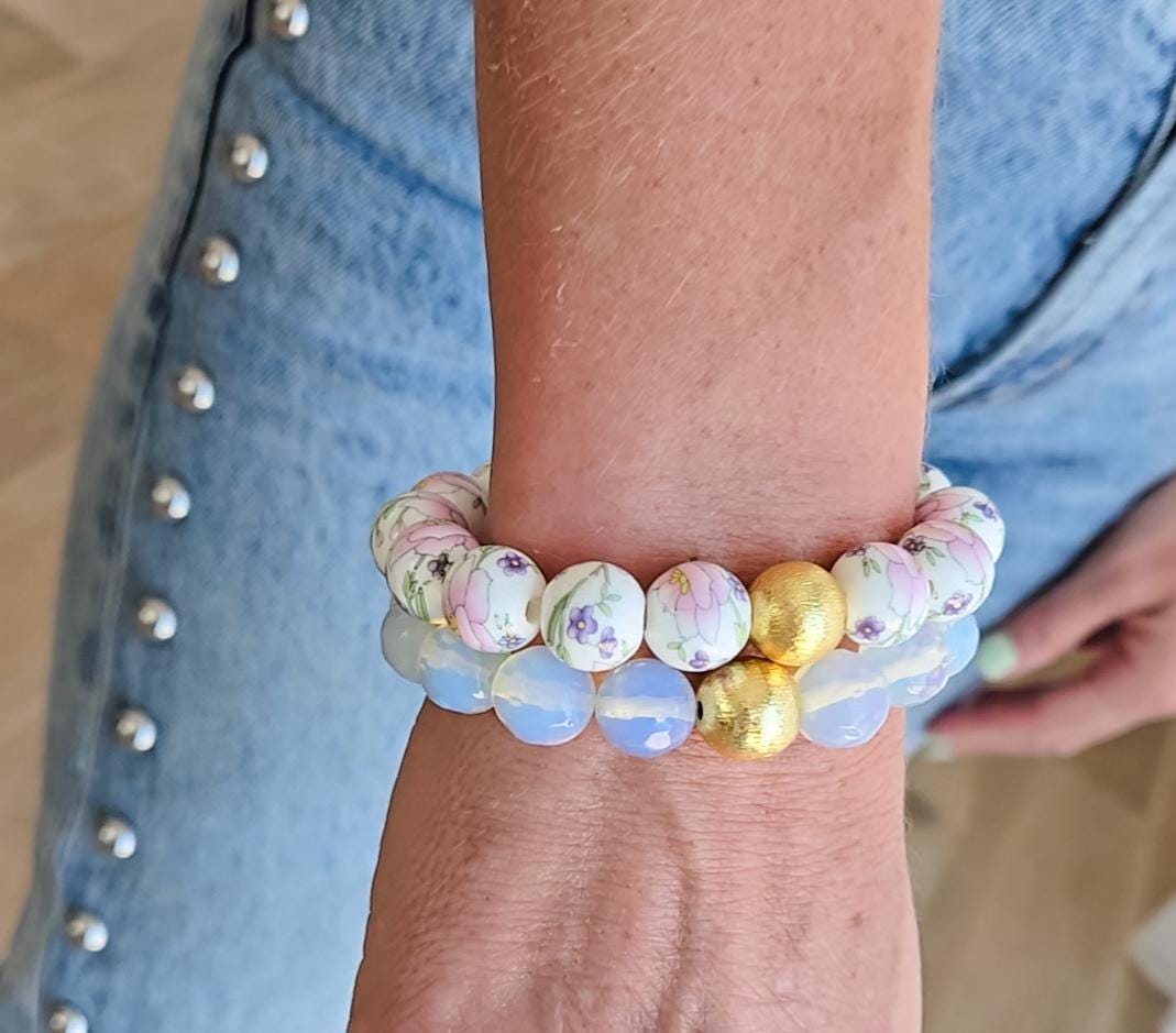 The Camille Chinoiserie Painted Bead Stretchy Bracelet with Brushed Gold Ball - Pink & Lilac Floral